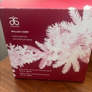 Arbonne Festive Hand Care Set - Red and White